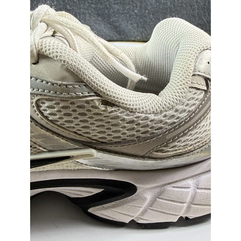 Nike V5 RNR White Vast Grey Black HJ5228-104 Men’s Size 8 Running Shoes Sneakers
